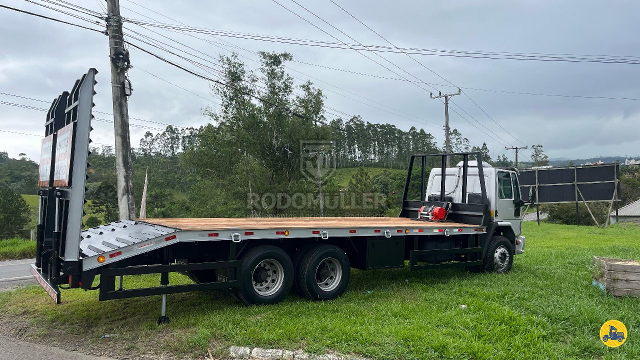 CARROCERIA SOBRE CHASSI  TRUCK PRANCHA RodoMuller Implementos Agrícolas e Rodoviários LAURO MULLER SANTA CATARINA SC